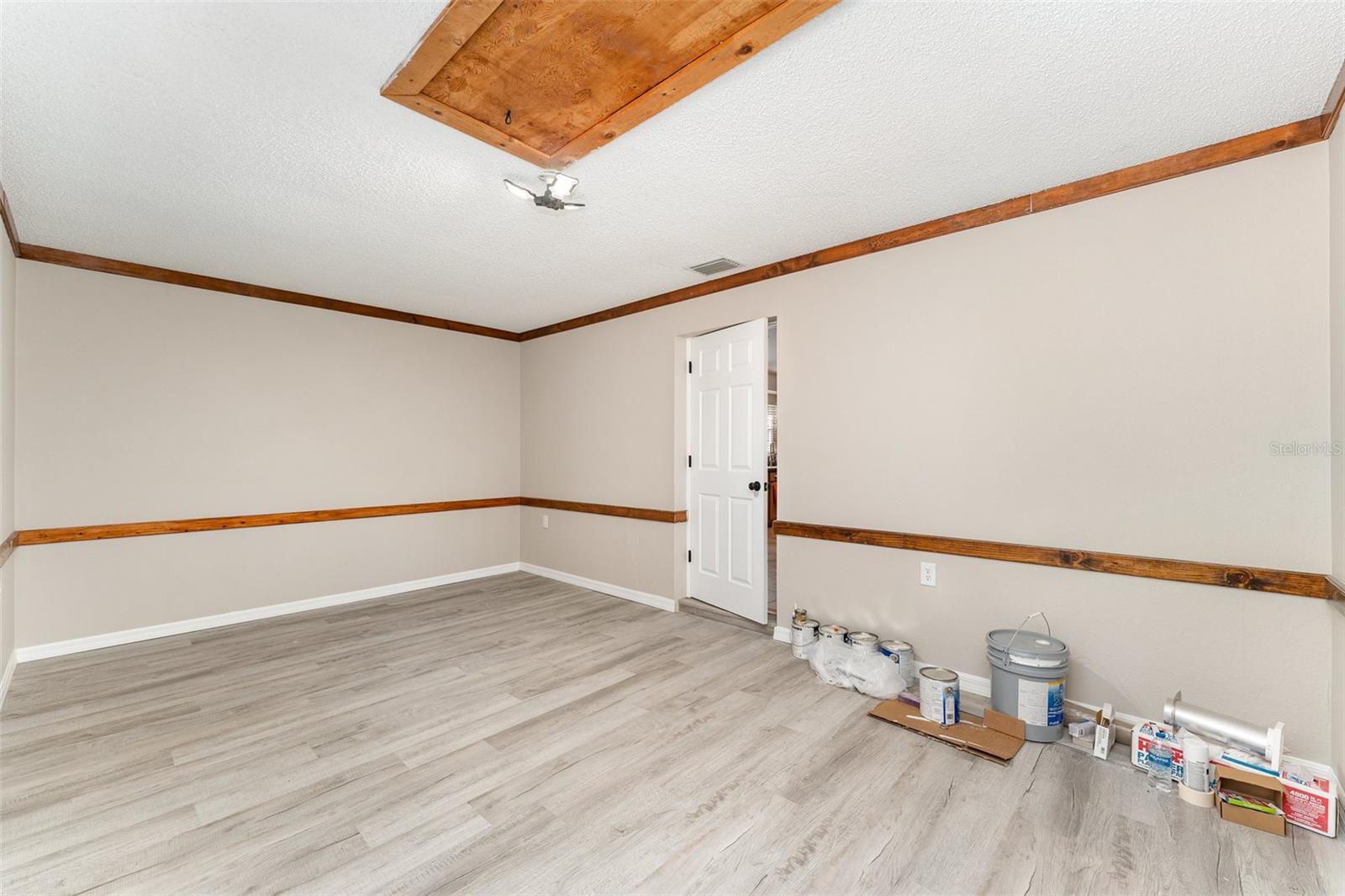 Image 10 of 37 For 7730 White Road