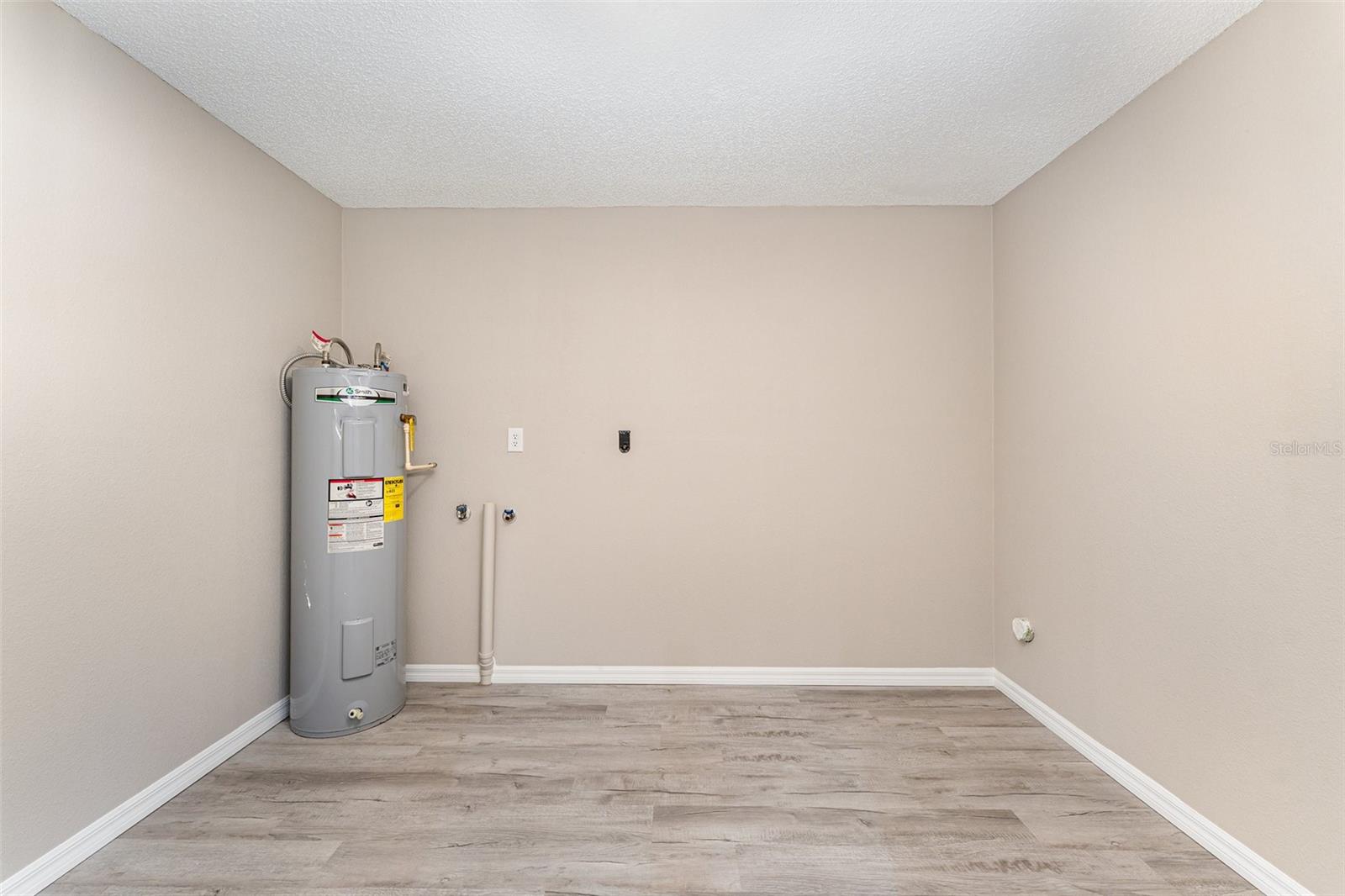 Image 14 of 37 For 7730 White Road