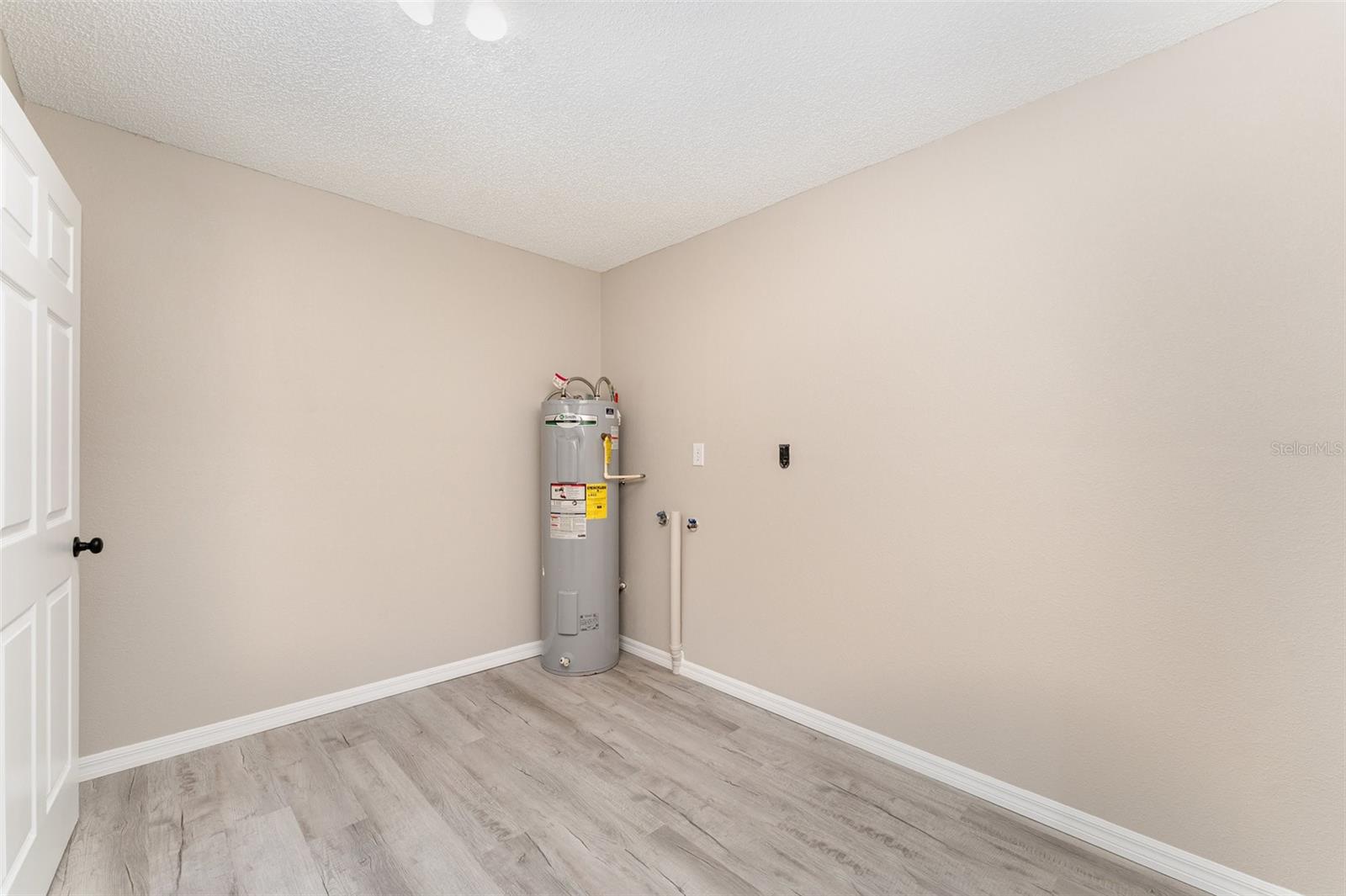 Image 15 of 37 For 7730 White Road