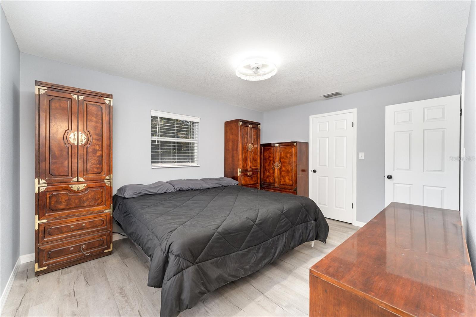 Image 16 of 37 For 7730 White Road