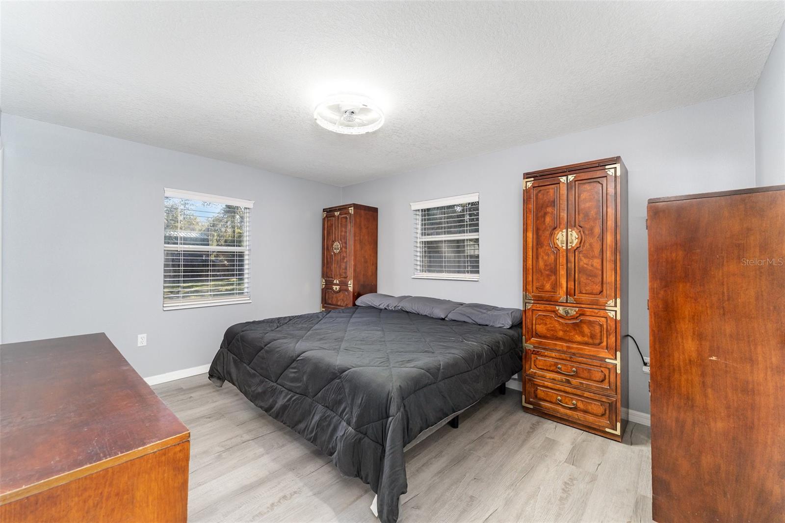 Image 17 of 37 For 7730 White Road