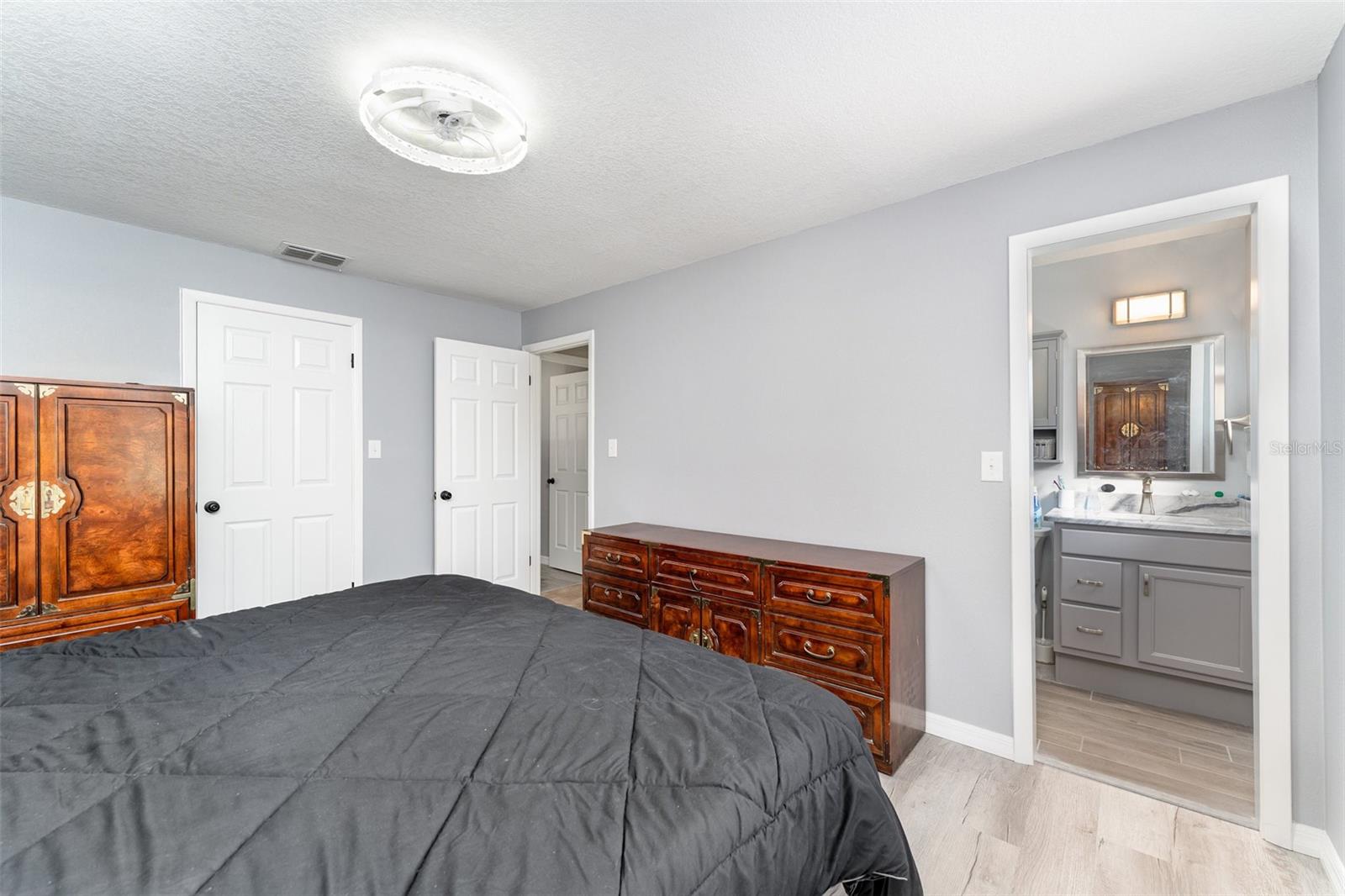 Image 18 of 37 For 7730 White Road