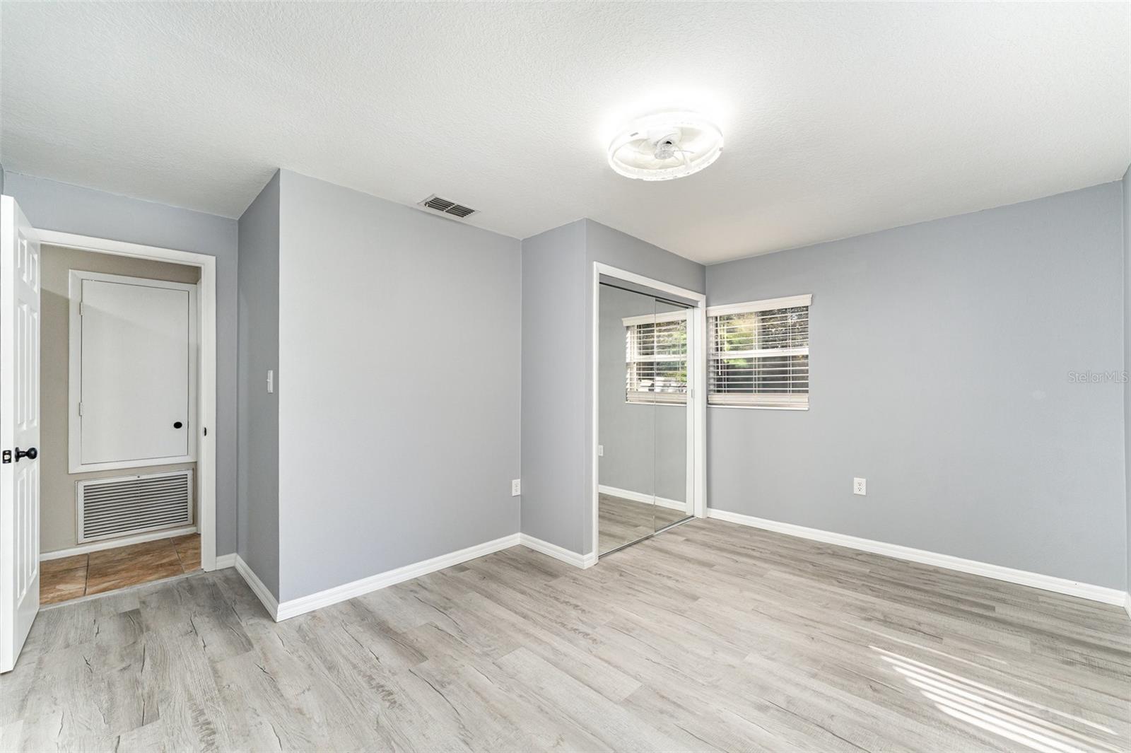 Image 24 of 37 For 7730 White Road