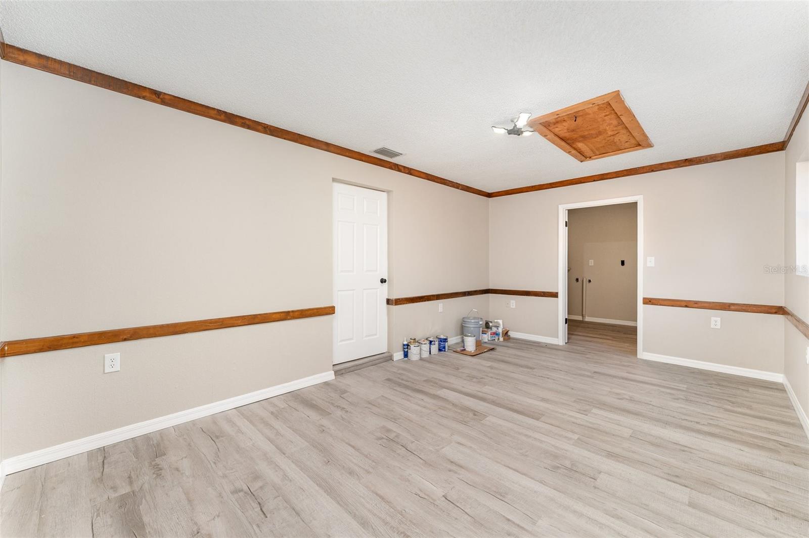 Image 7 of 37 For 7730 White Road