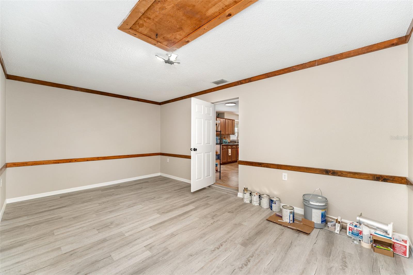 Image 9 of 37 For 7730 White Road