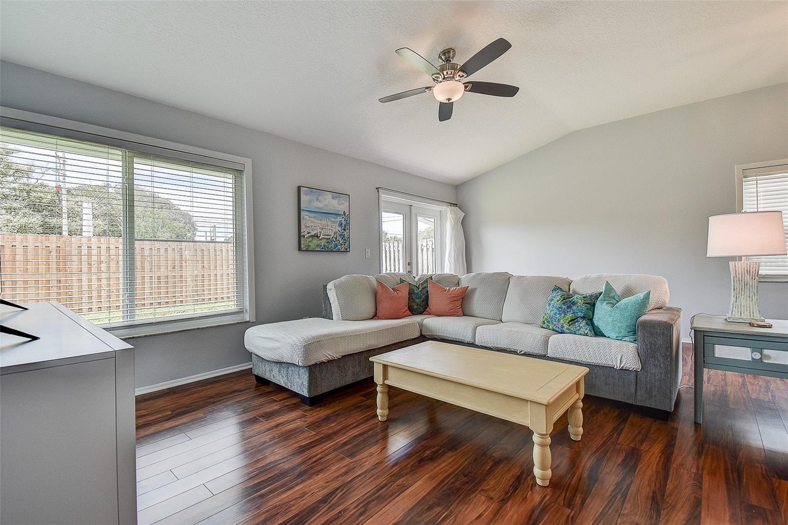 Image 7 of 40 For 864 Franklin Circle