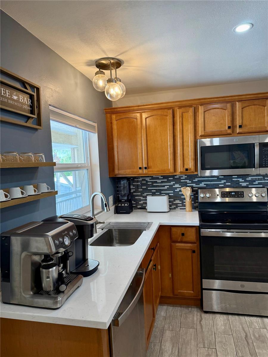 Image 8 of 39 For 7003 Sunset Way 9