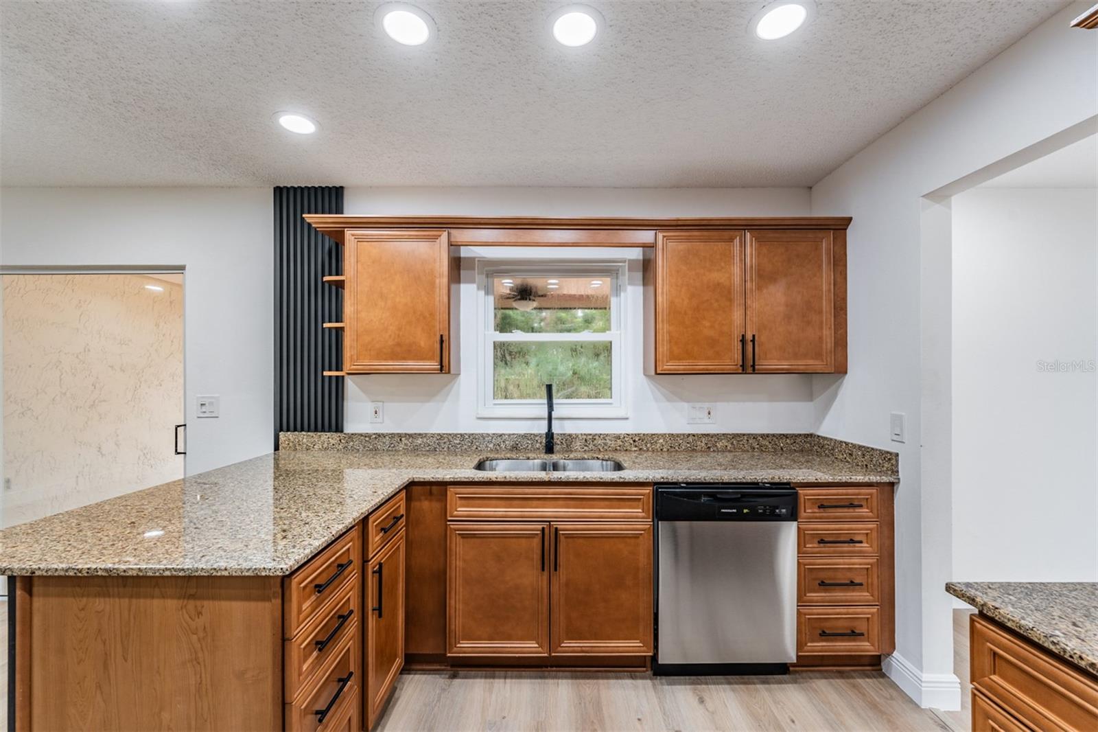 Image 10 of 32 For 9504 Cluster Avenue