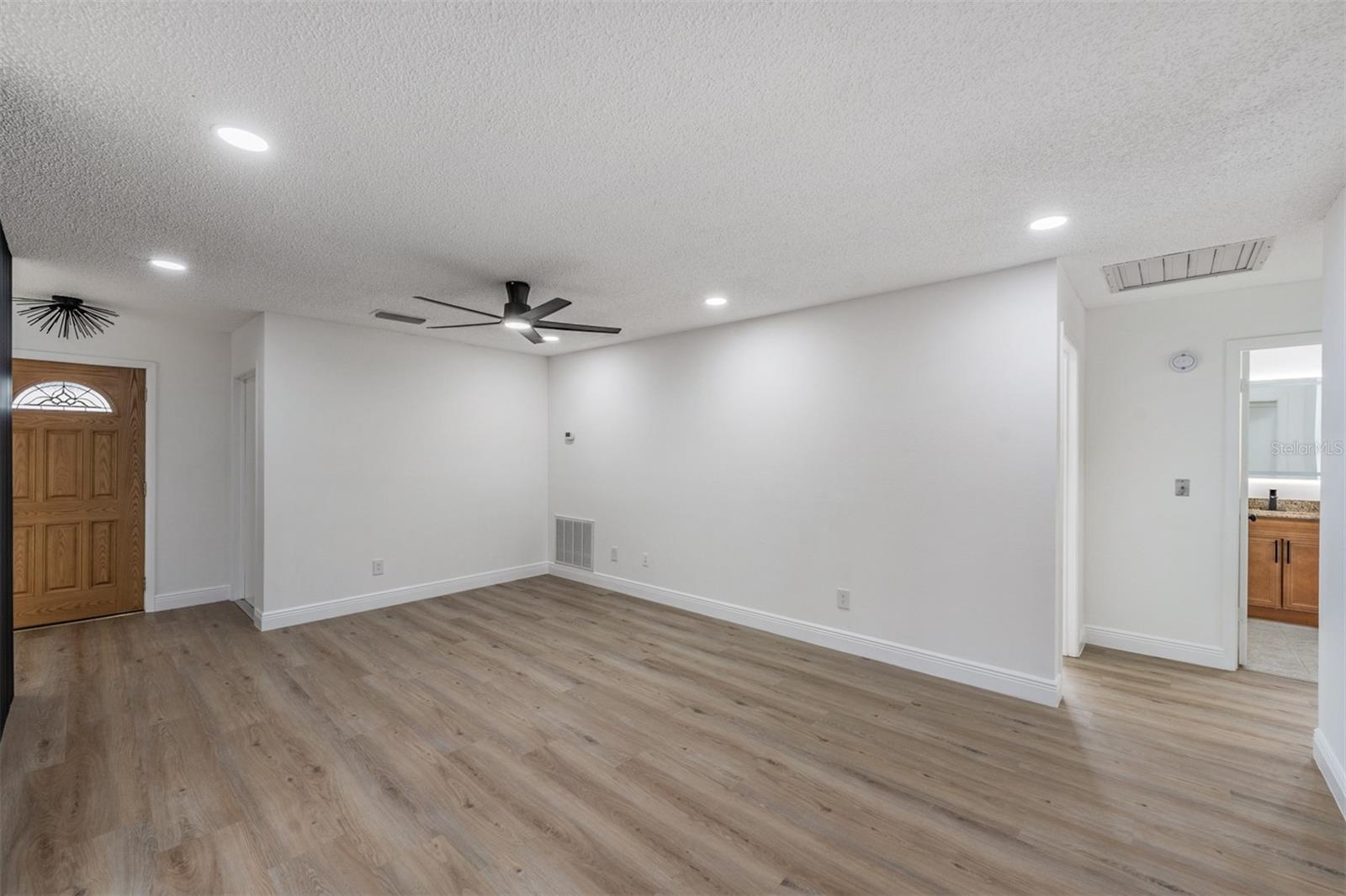 Image 13 of 32 For 9504 Cluster Avenue