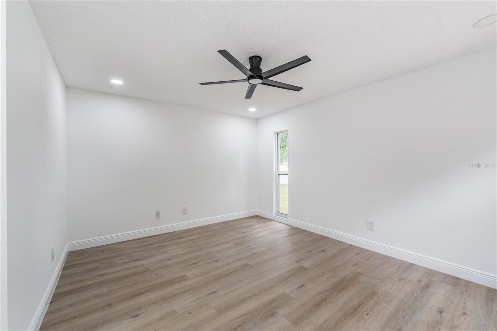 Image 18 of 32 For 9504 Cluster Avenue
