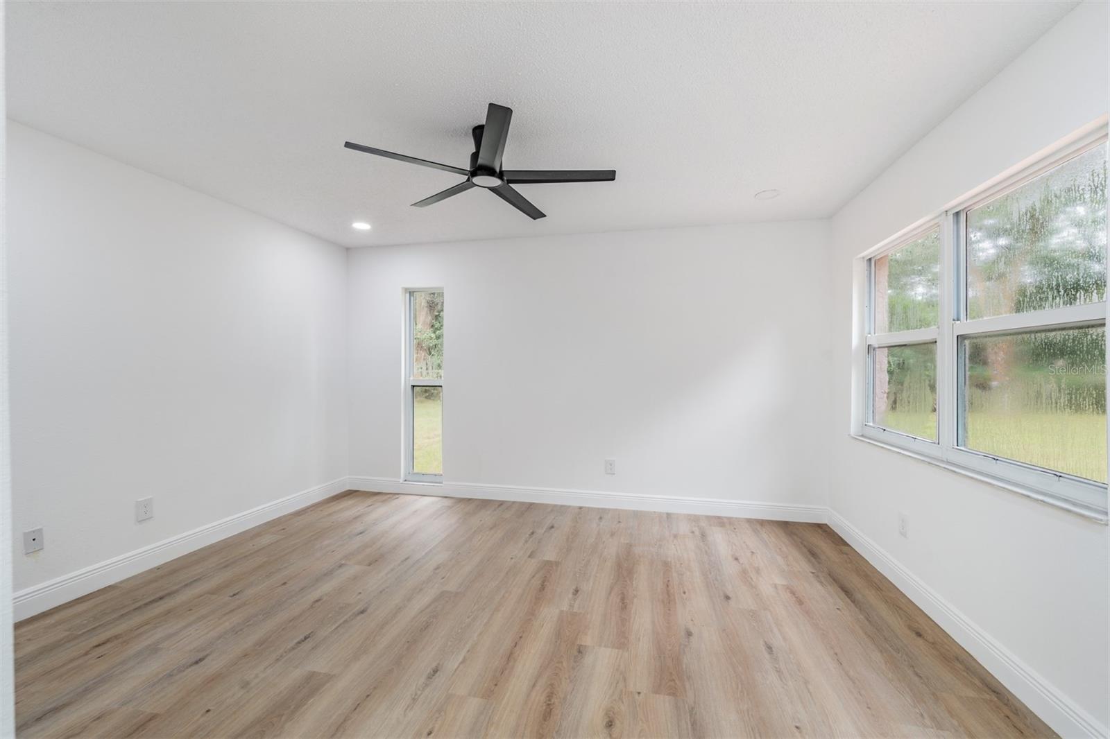 Image 19 of 32 For 9504 Cluster Avenue