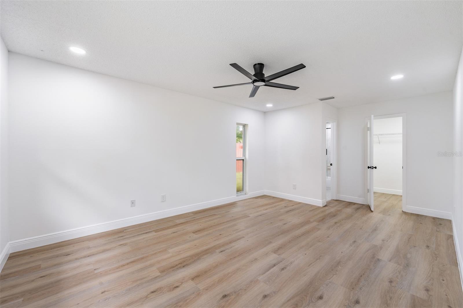 Image 20 of 32 For 9504 Cluster Avenue
