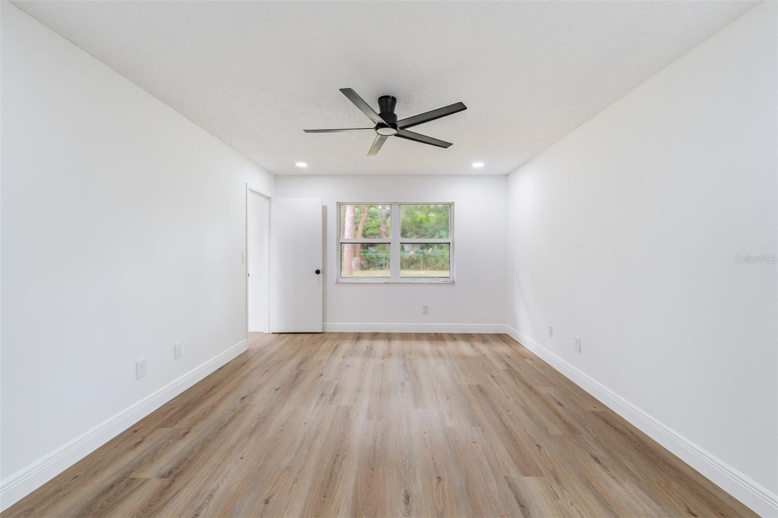 Image 21 of 32 For 9504 Cluster Avenue