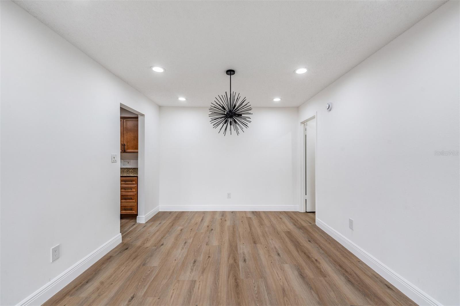 Image 6 of 32 For 9504 Cluster Avenue