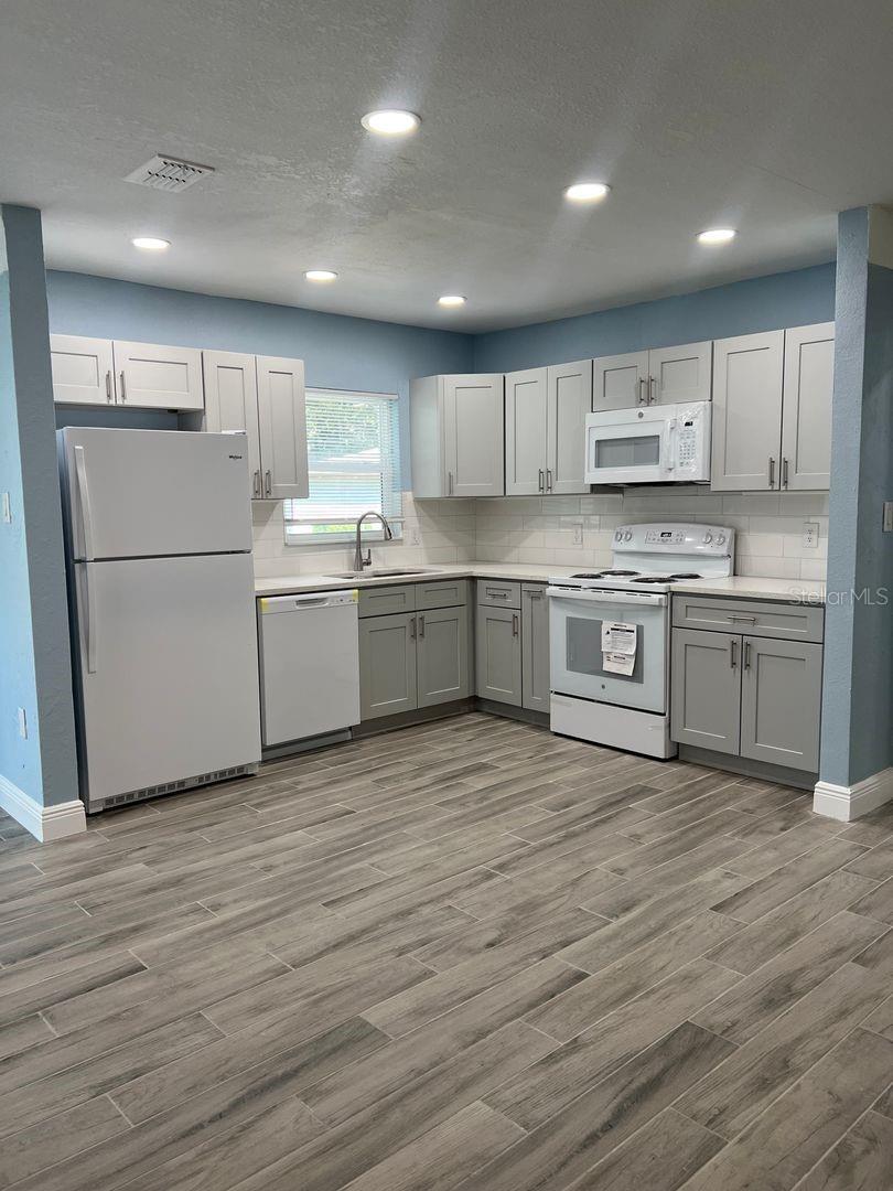 Image 6 of 19 For 10891 99th Place