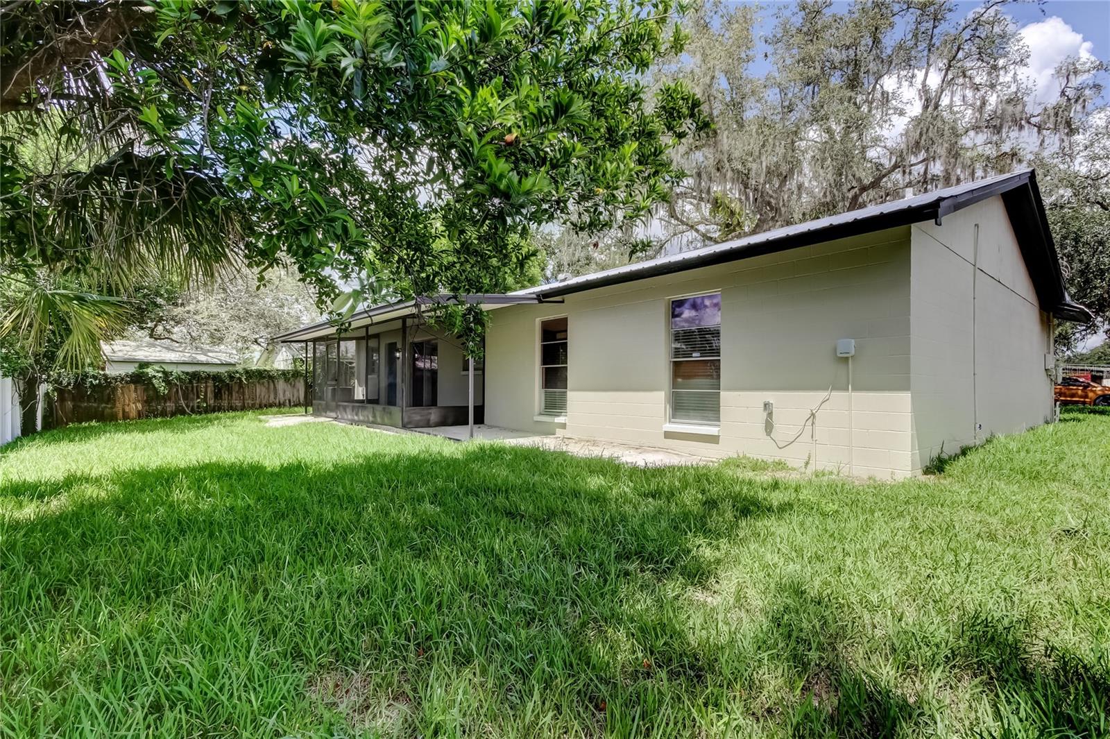 Listing photo id 10 for 4817 97th Avenue
