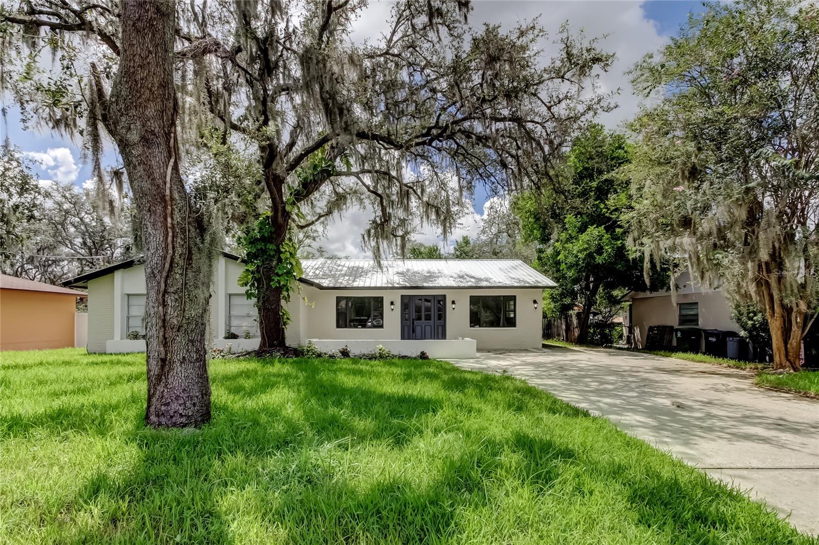 Listing photo id 11 for 4817 97th Avenue