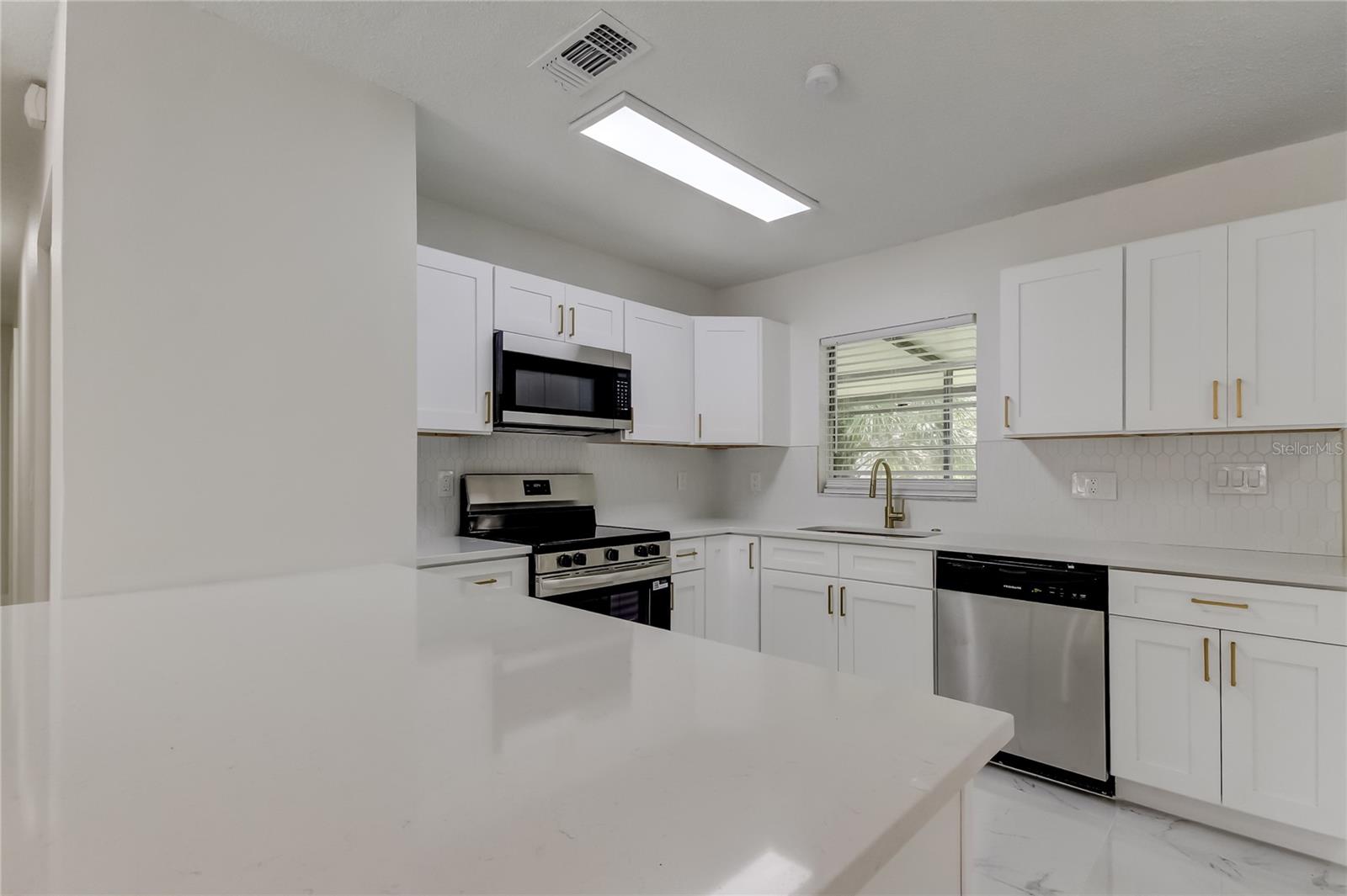 Listing photo id 1 for 4817 97th Avenue