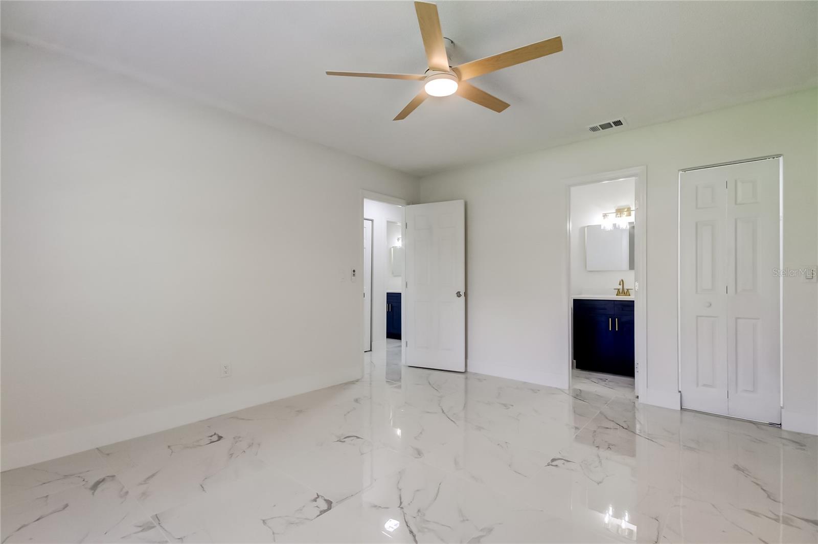 Listing photo id 7 for 4817 97th Avenue