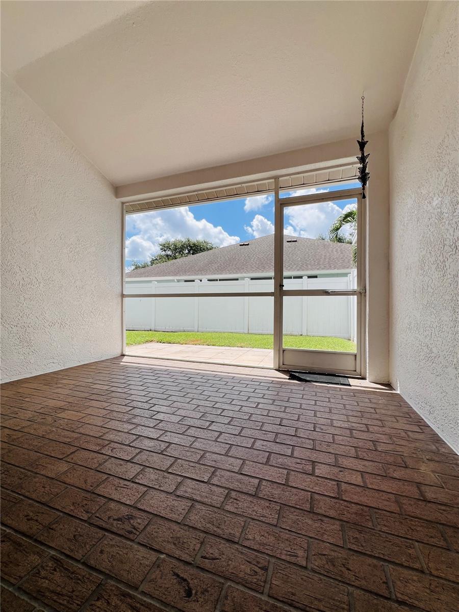Image 3 of 18 For 19412 Weymouth Drive