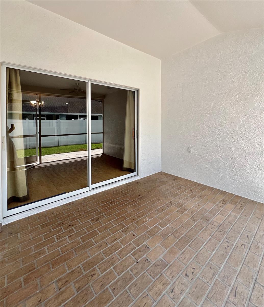 Image 4 of 18 For 19412 Weymouth Drive