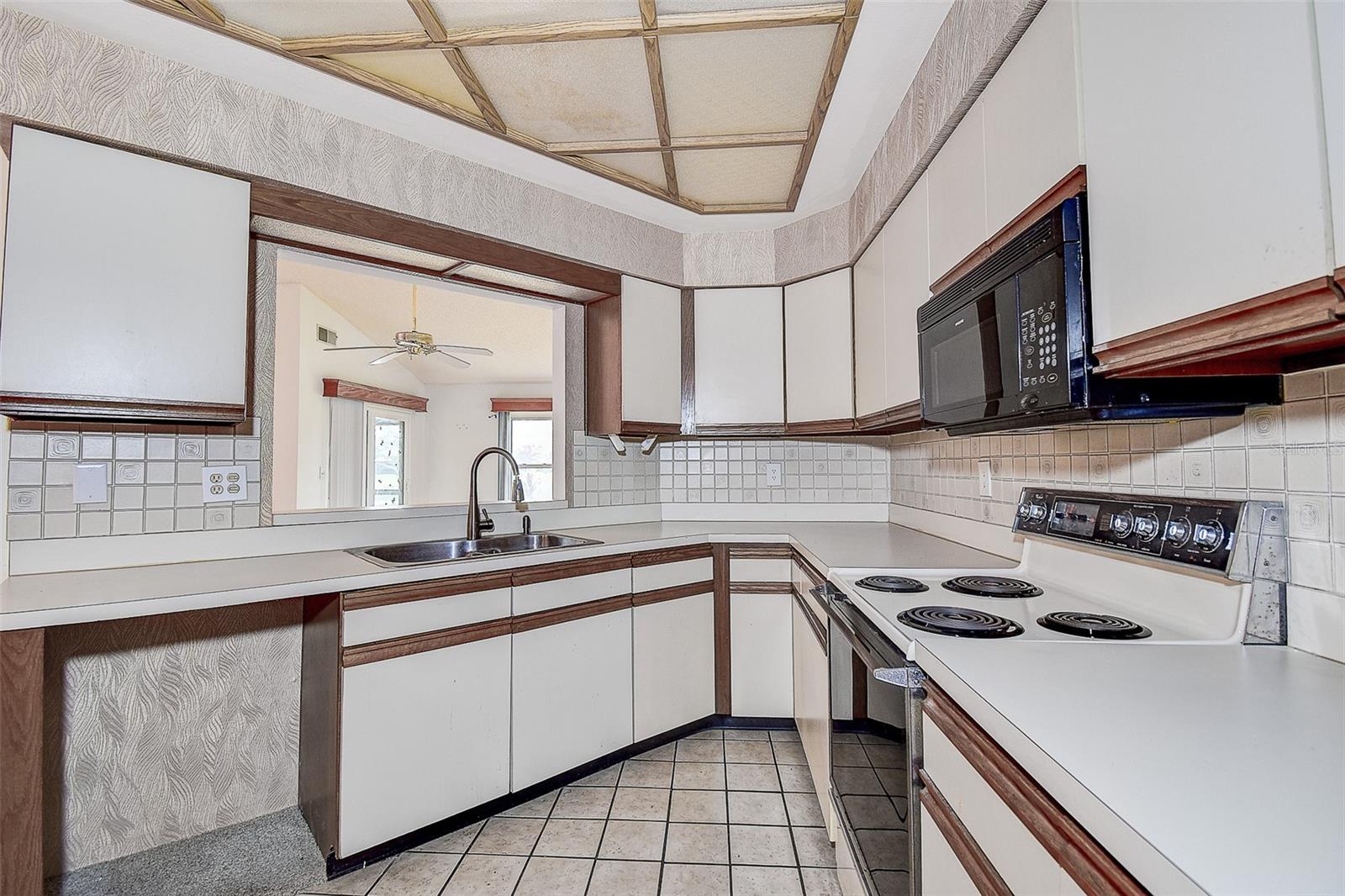 Image 24 of 38 For 9981 Lake Seminole Drive W