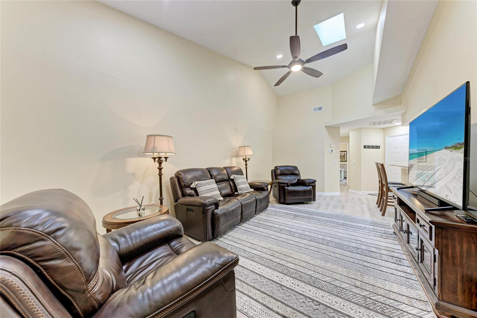 Image 12 of 99 For 5633 Monte Rosso Road