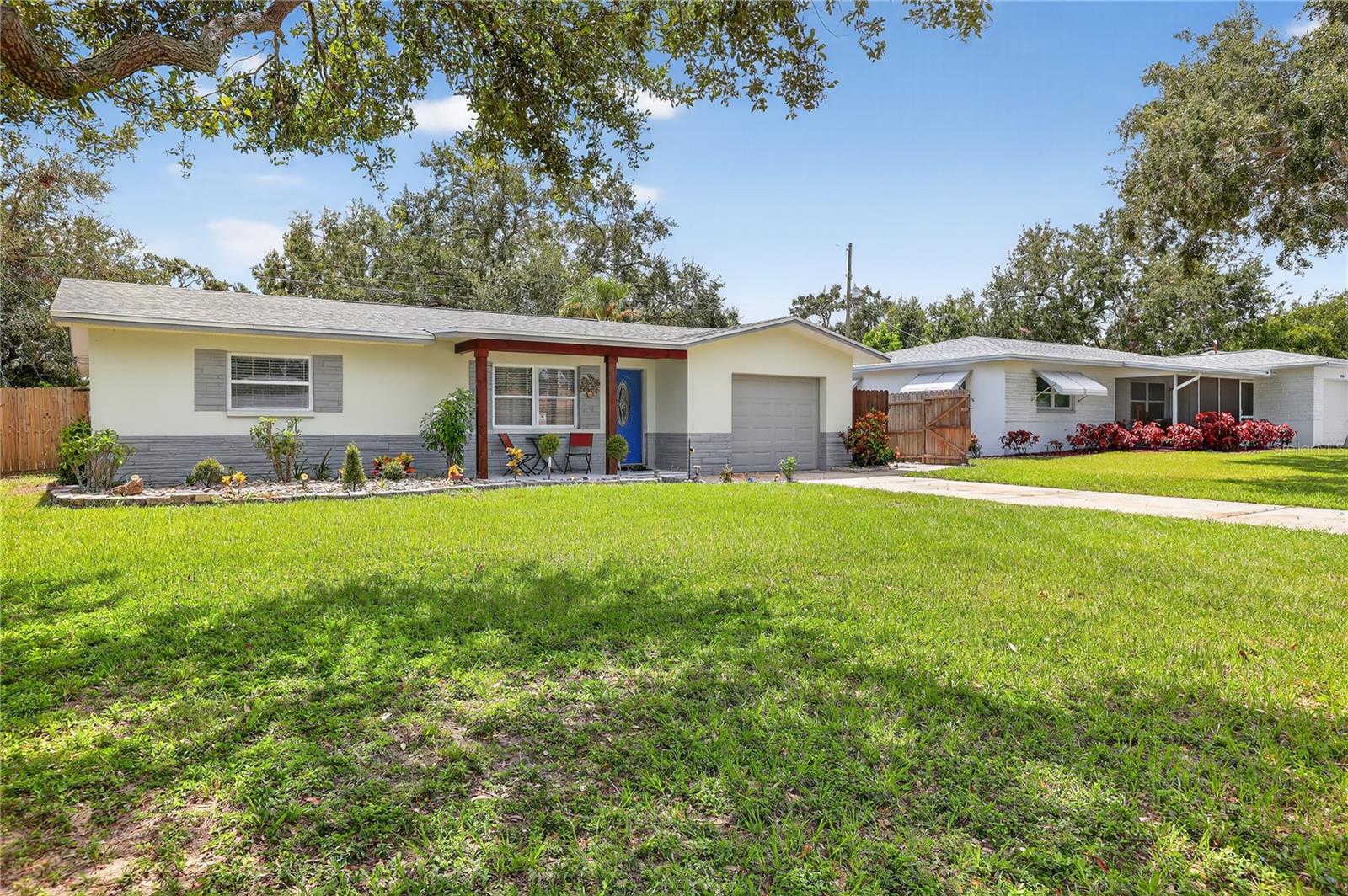Image 2 of 30 For 10898 103rd Avenue