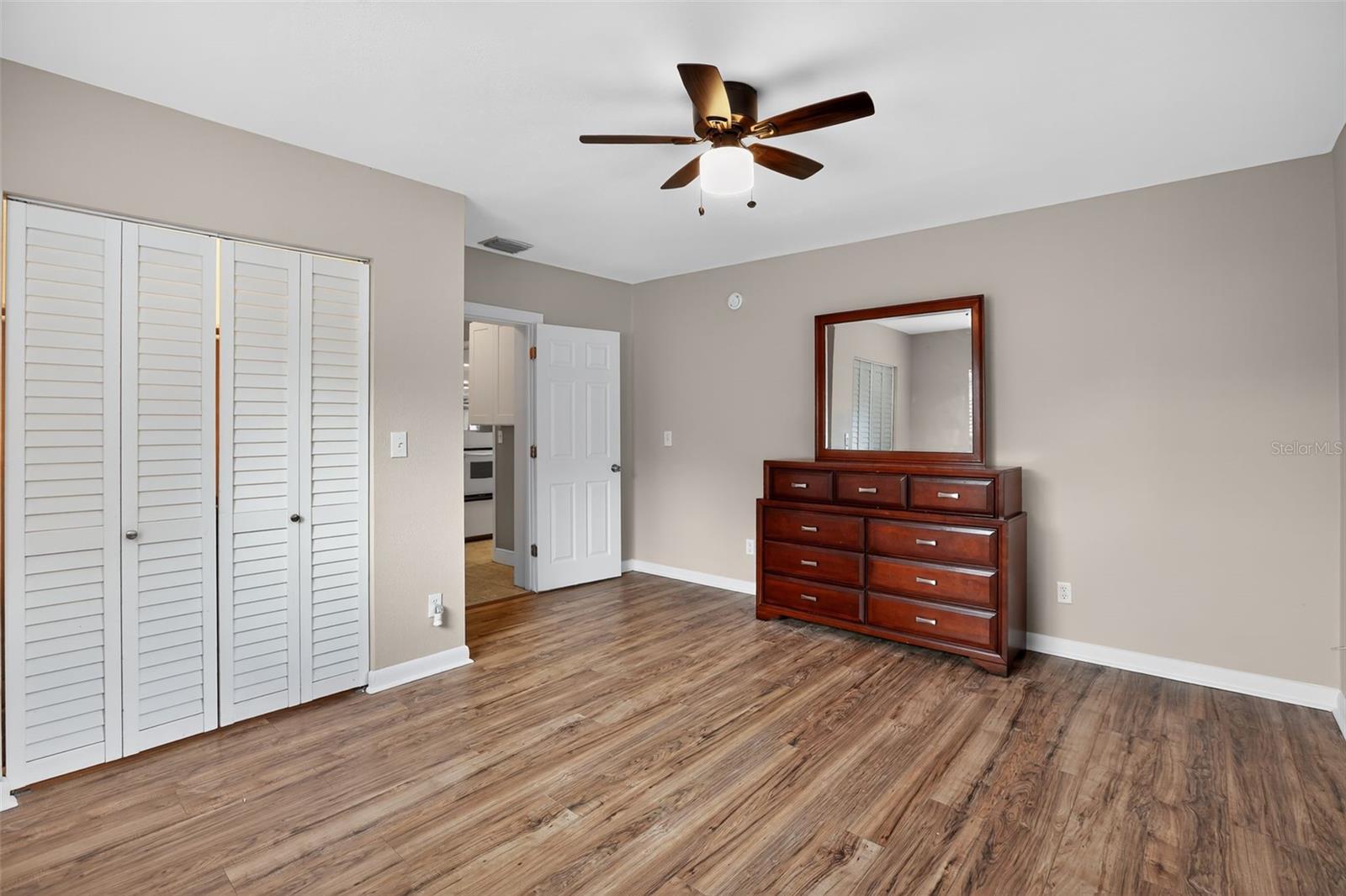 Image 22 of 30 For 10898 103rd Avenue