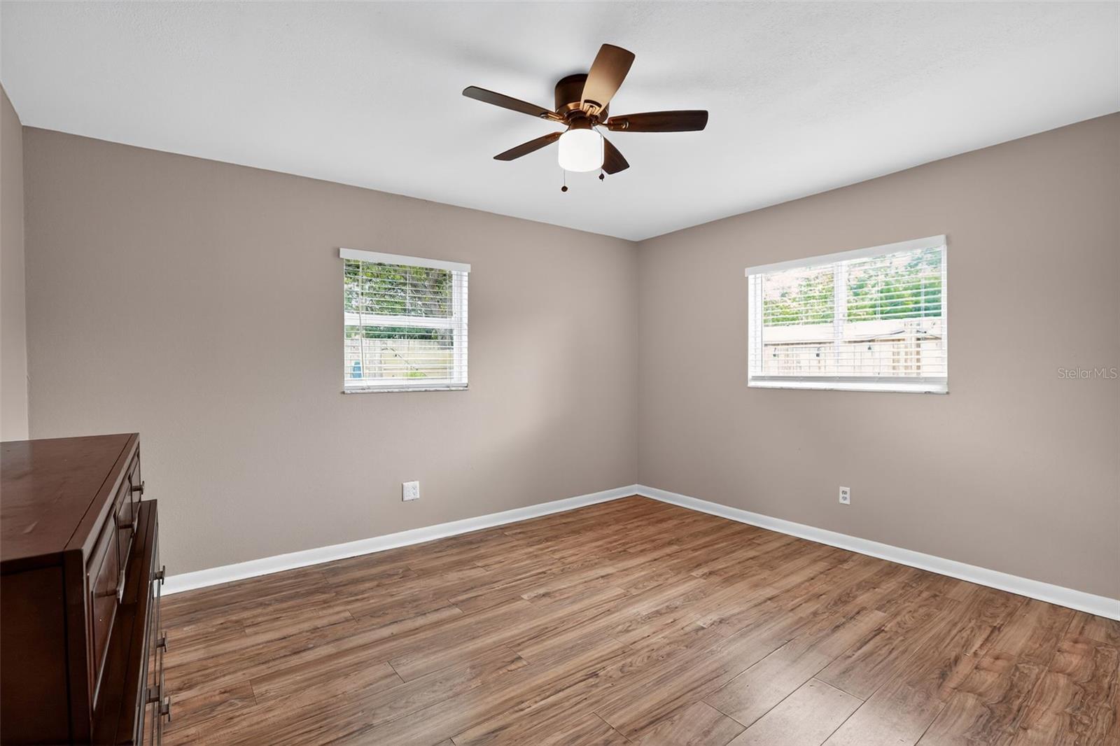 Image 23 of 30 For 10898 103rd Avenue