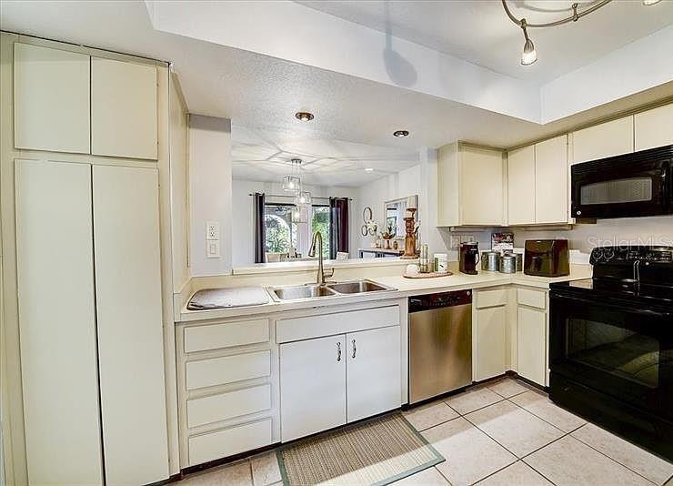 Image 7 of 32 For 6326 Grand Bahama Circle H