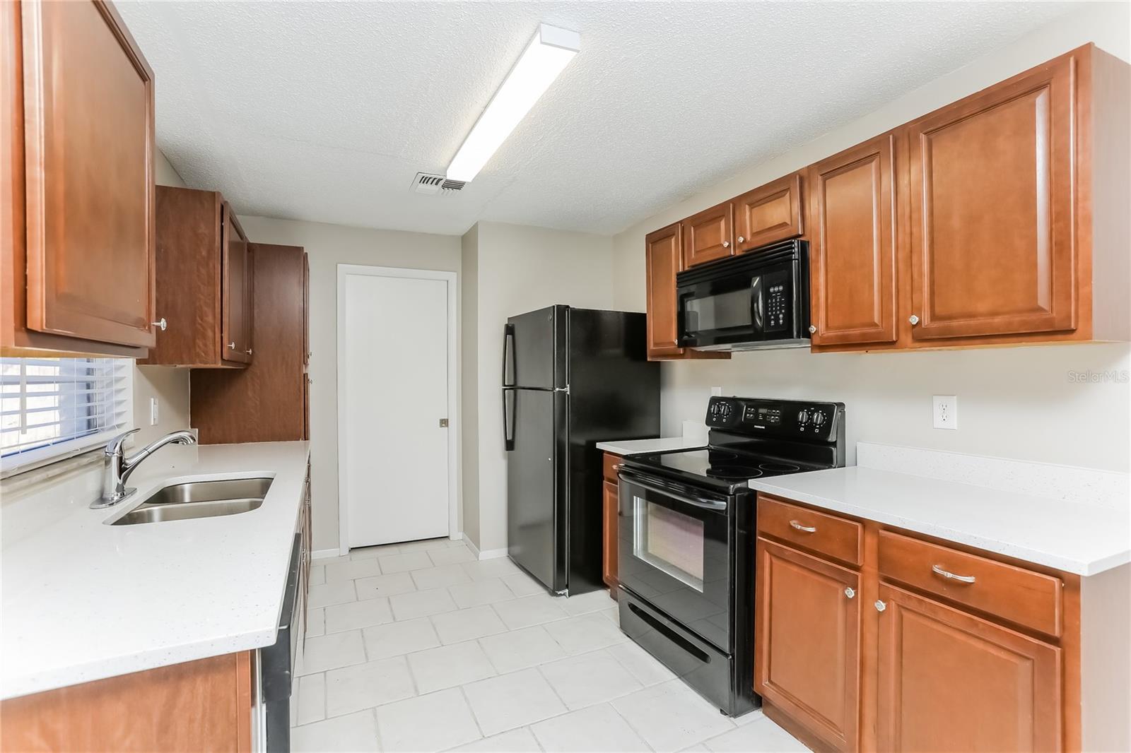 Image 6 of 16 For 1770 Oak Street