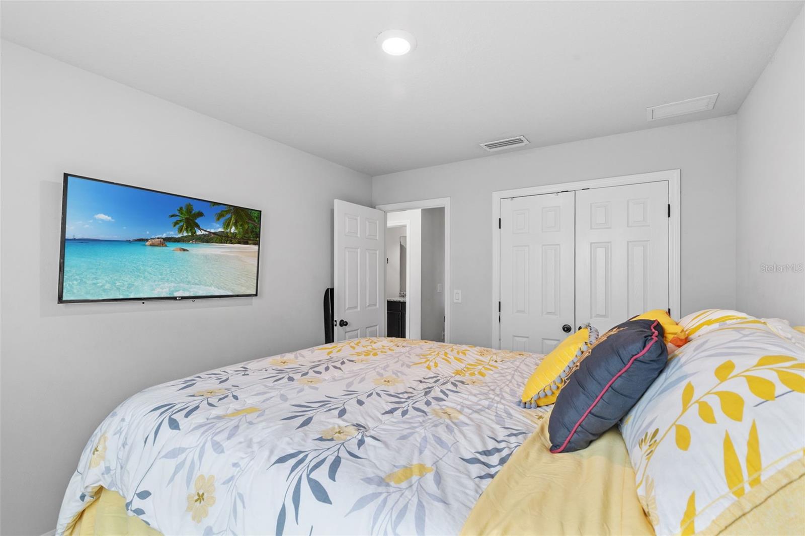 Image 24 of 56 For 5640 Silver Sun Drive