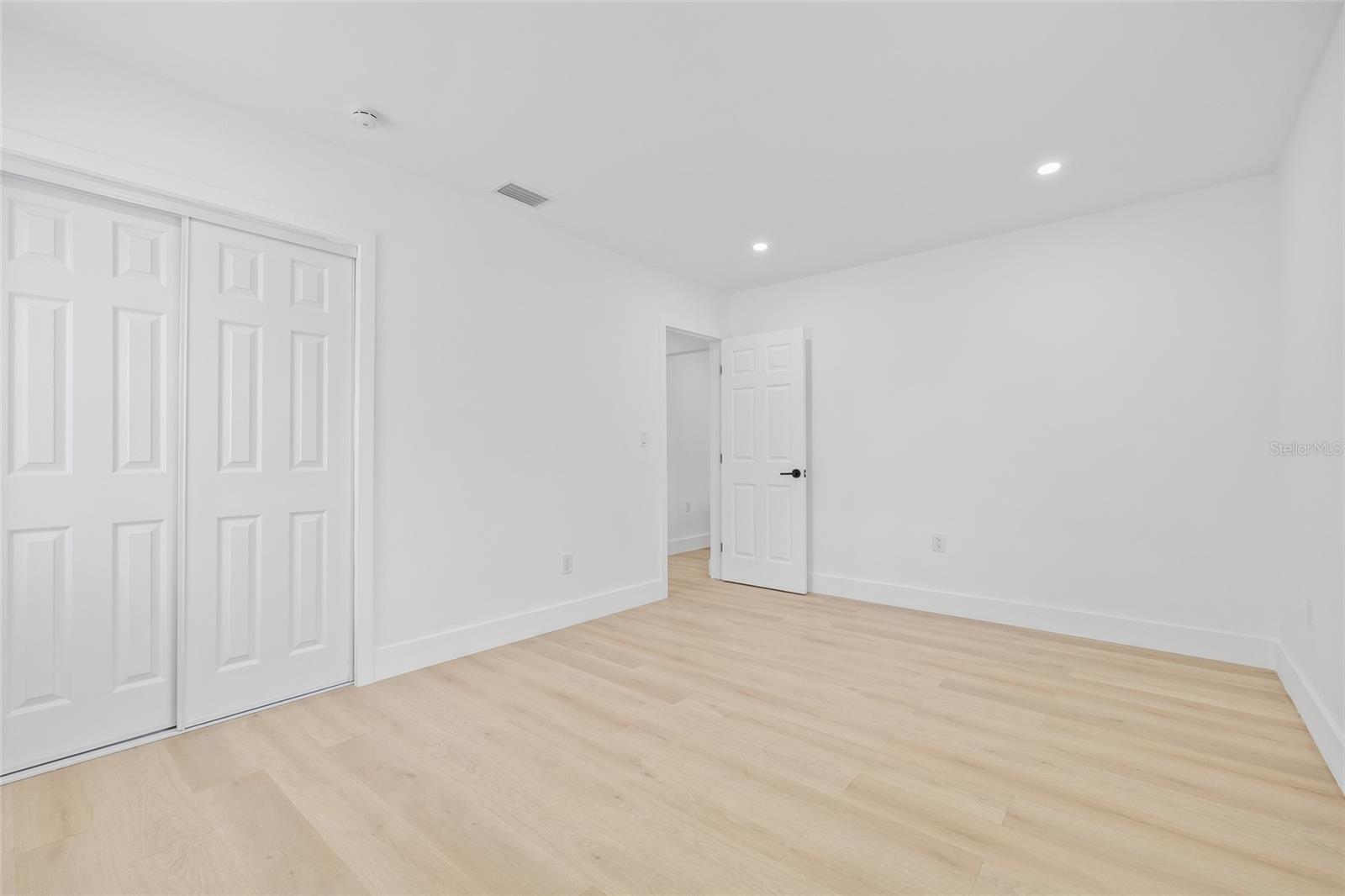 Image 22 of 34 For 4355 3rd Avenue N