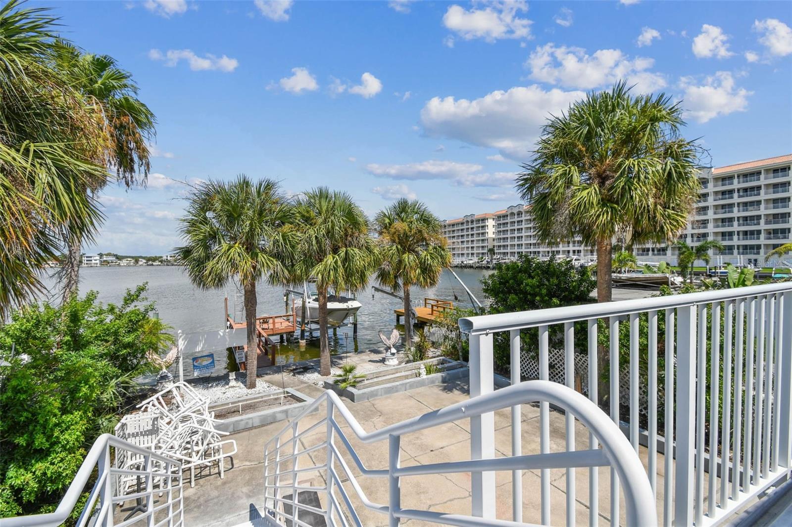 Image 14 of 93 For 17729 Gulf Boulevard