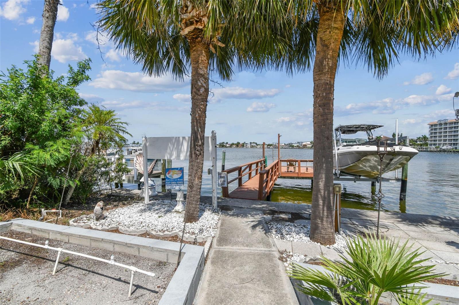 Image 20 of 93 For 17729 Gulf Boulevard