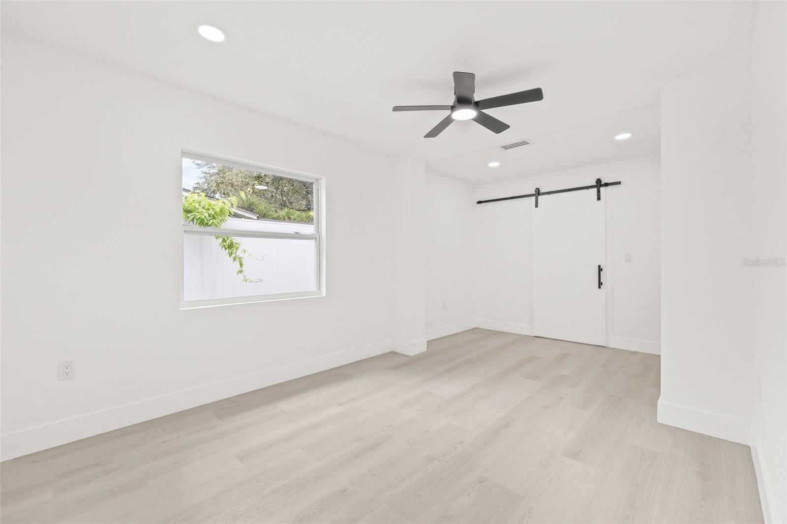 Image 21 of 49 For 4822 Bay Court Avenue