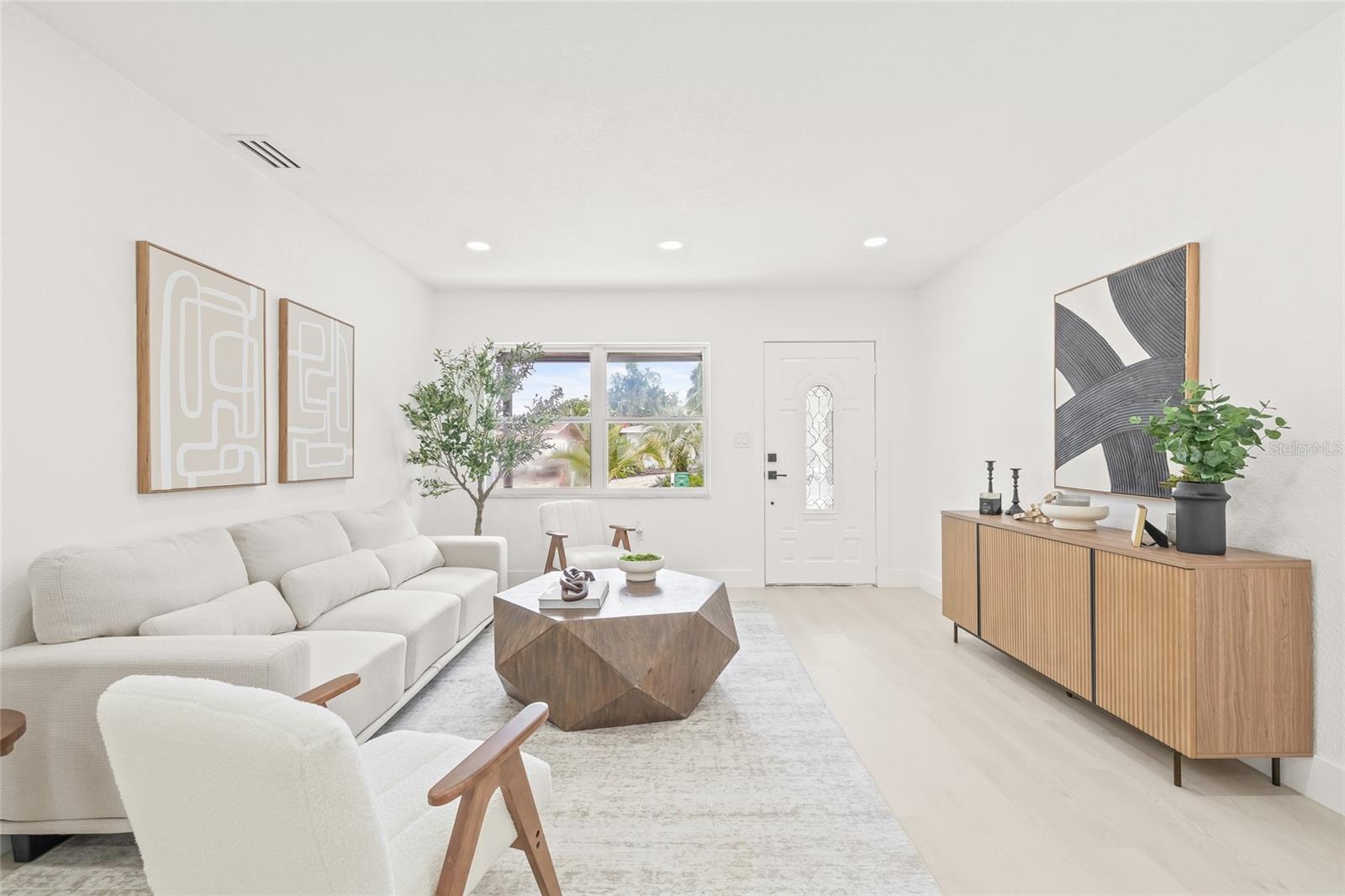 Image 4 of 49 For 4822 Bay Court Avenue