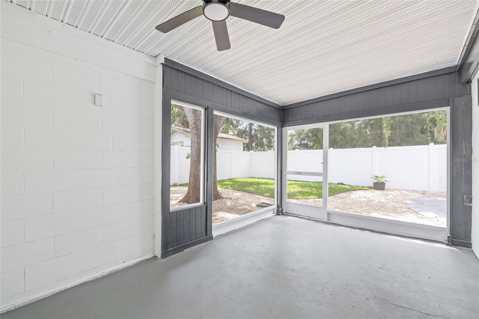 Image 40 of 49 For 4822 Bay Court Avenue