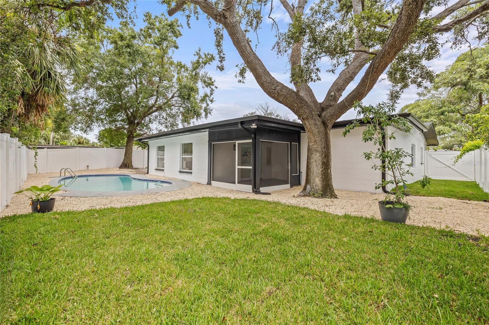 Image 41 of 49 For 4822 Bay Court Avenue