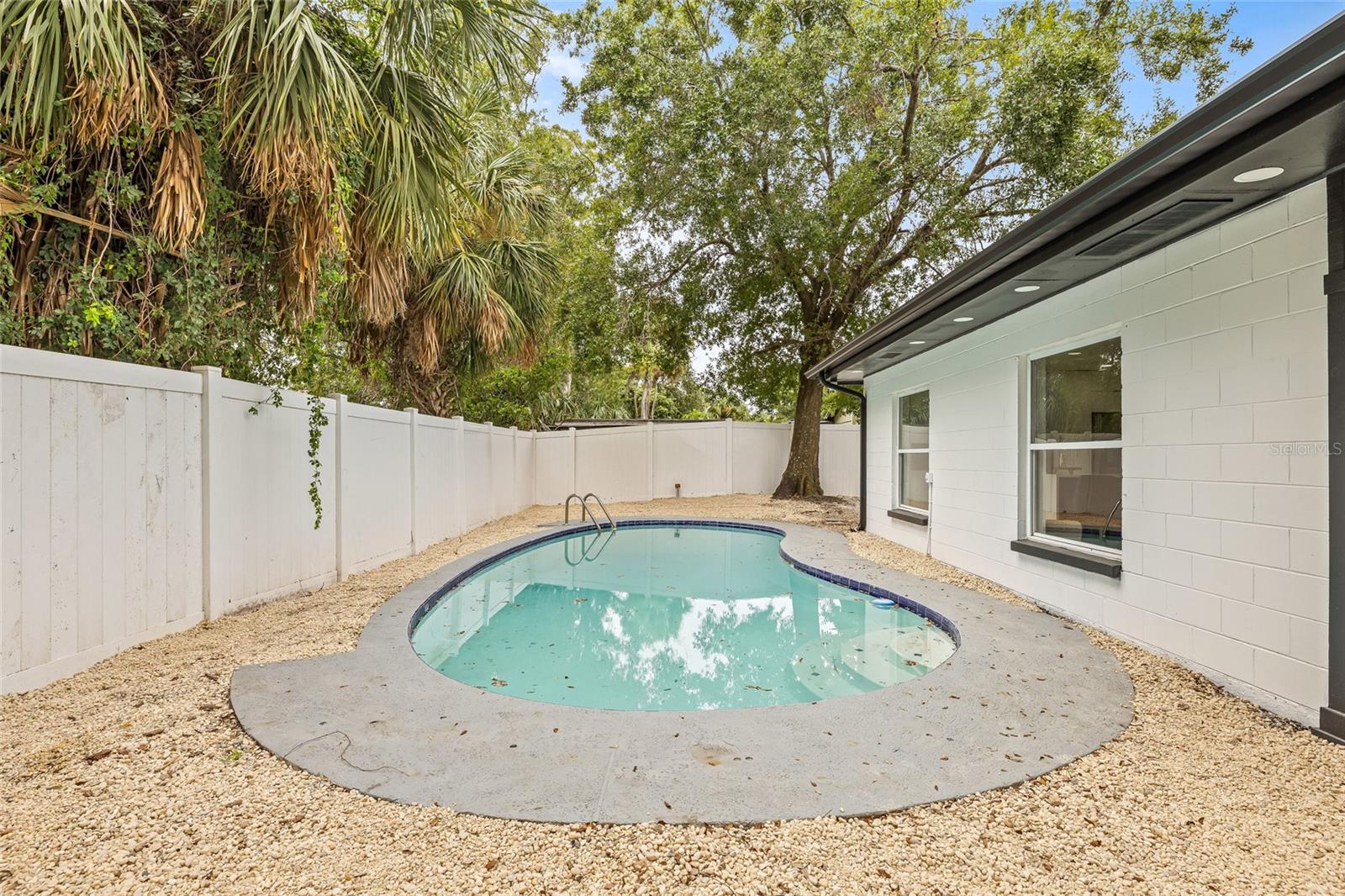 Image 42 of 49 For 4822 Bay Court Avenue