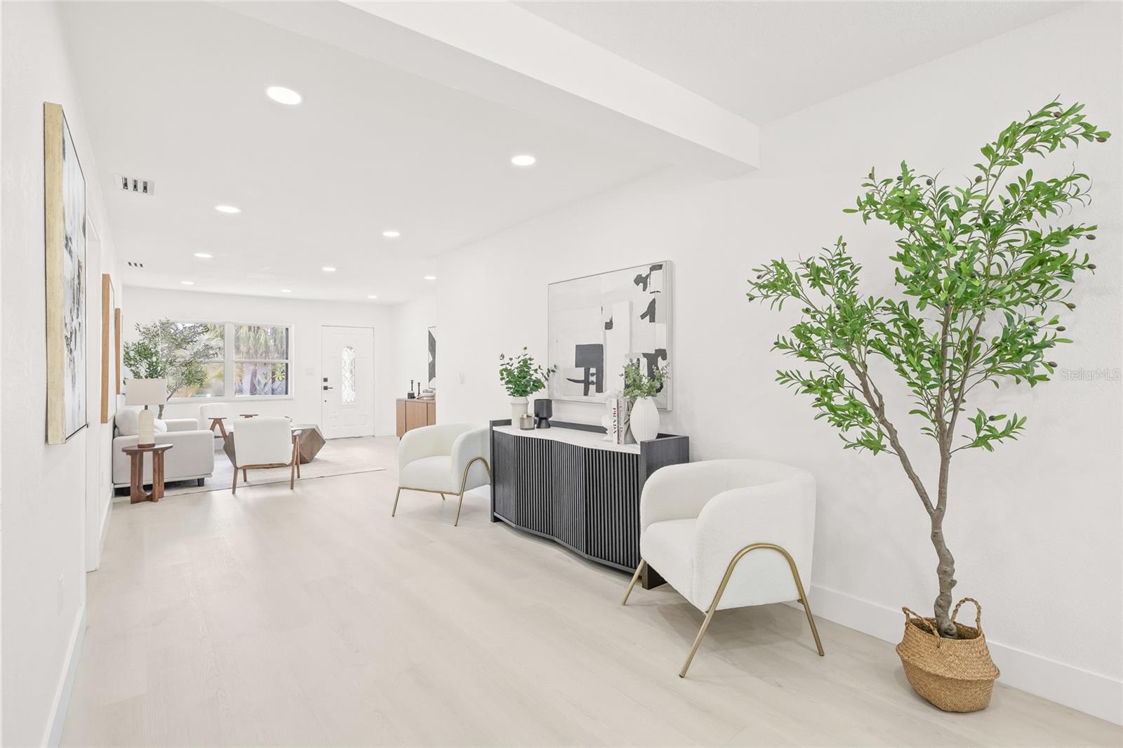 Image 8 of 49 For 4822 Bay Court Avenue