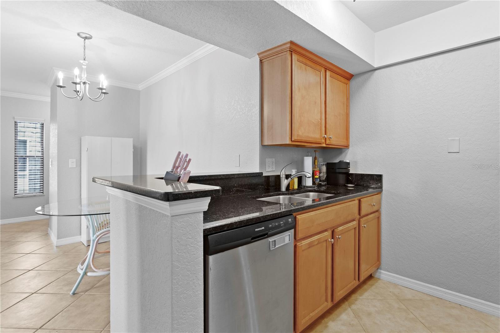 Image 9 of 44 For 710 Lyndhurst Street 221