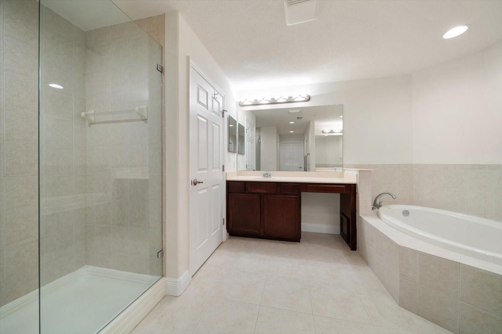 Image 10 of 50 For 7069 Key Haven Road 304
