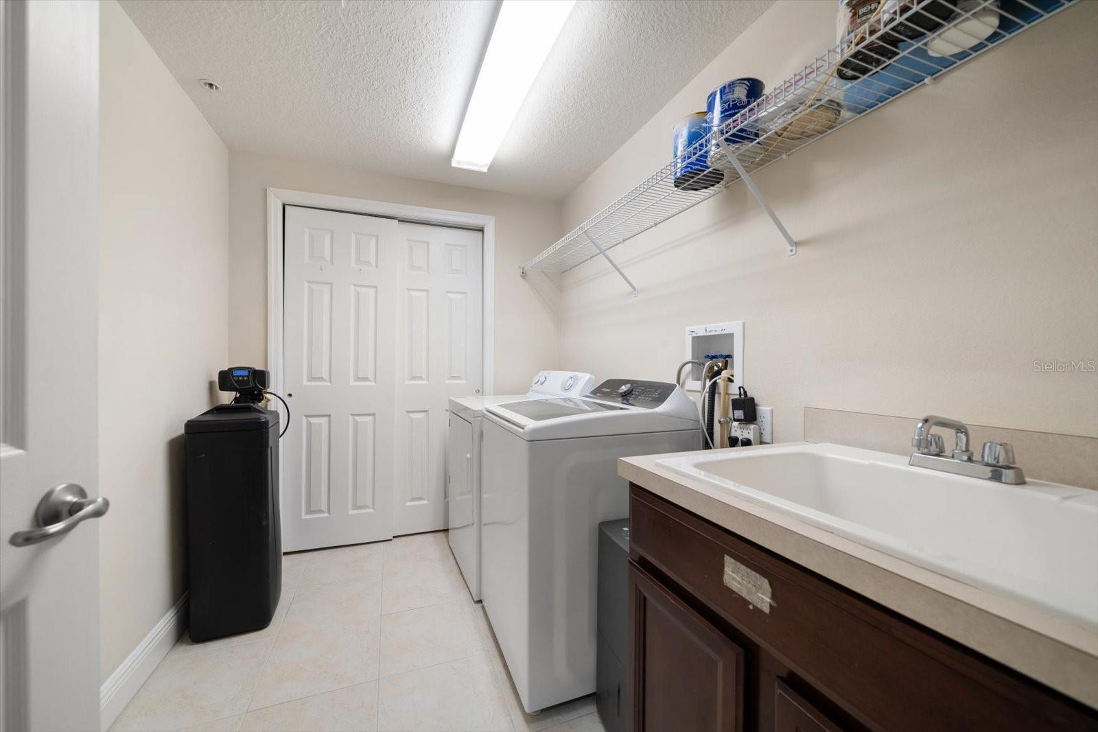 Image 16 of 50 For 7069 Key Haven Road 304