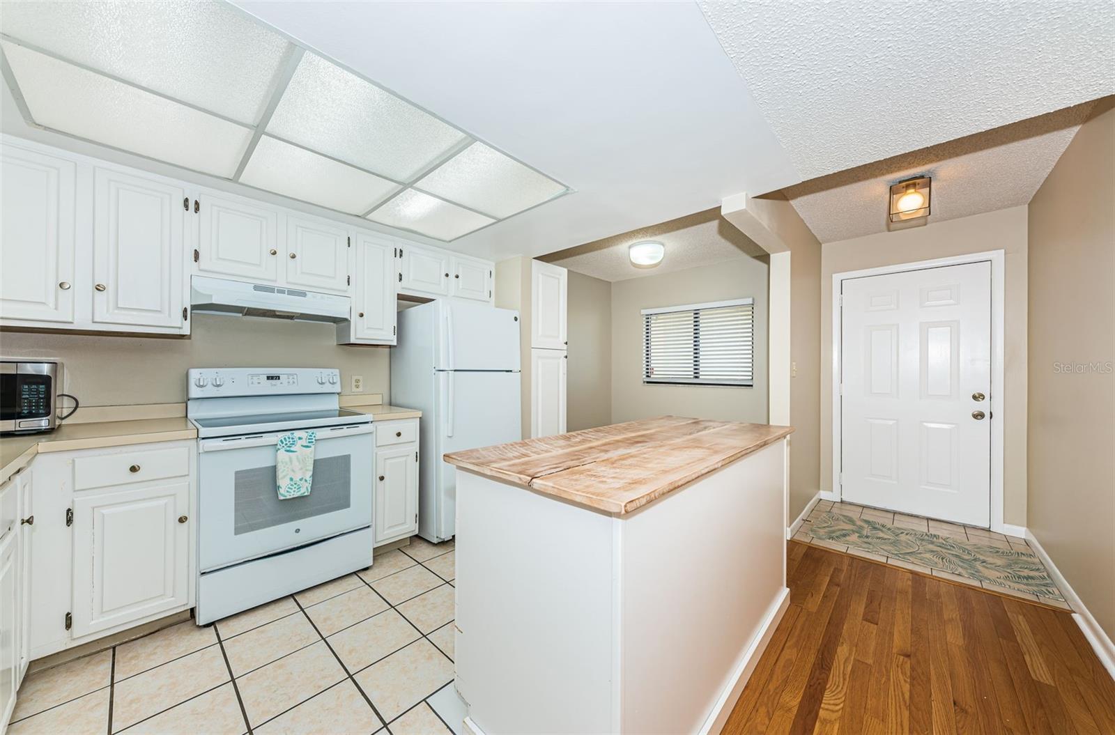 Image 12 of 94 For 103 1st Street E 208