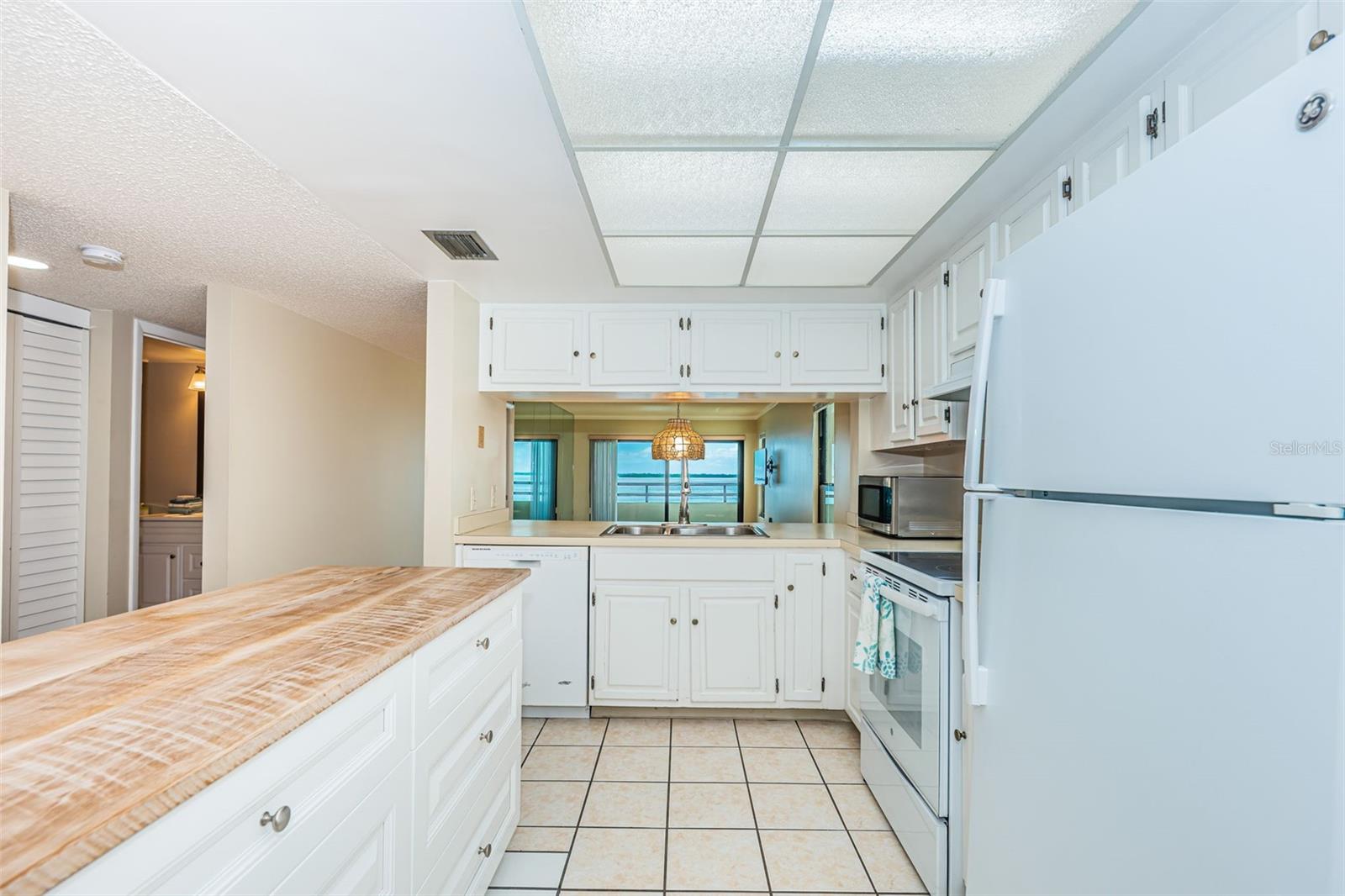 Image 16 of 94 For 103 1st Street E 208