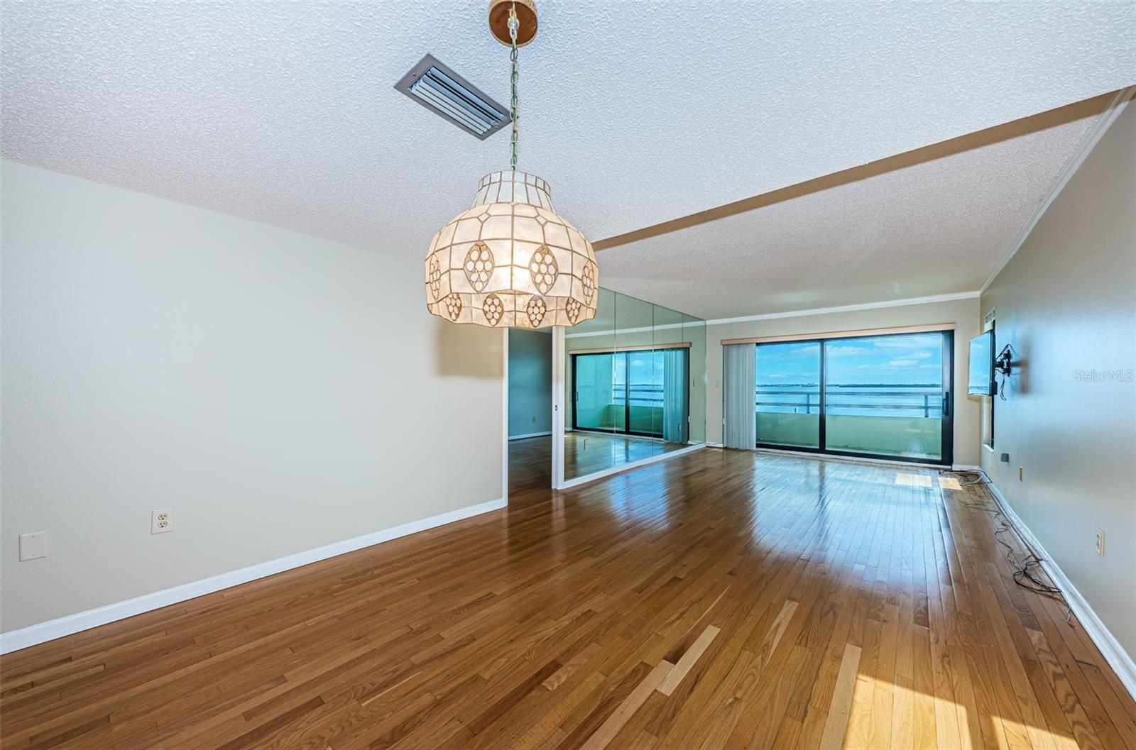 Image 18 of 94 For 103 1st Street E 208