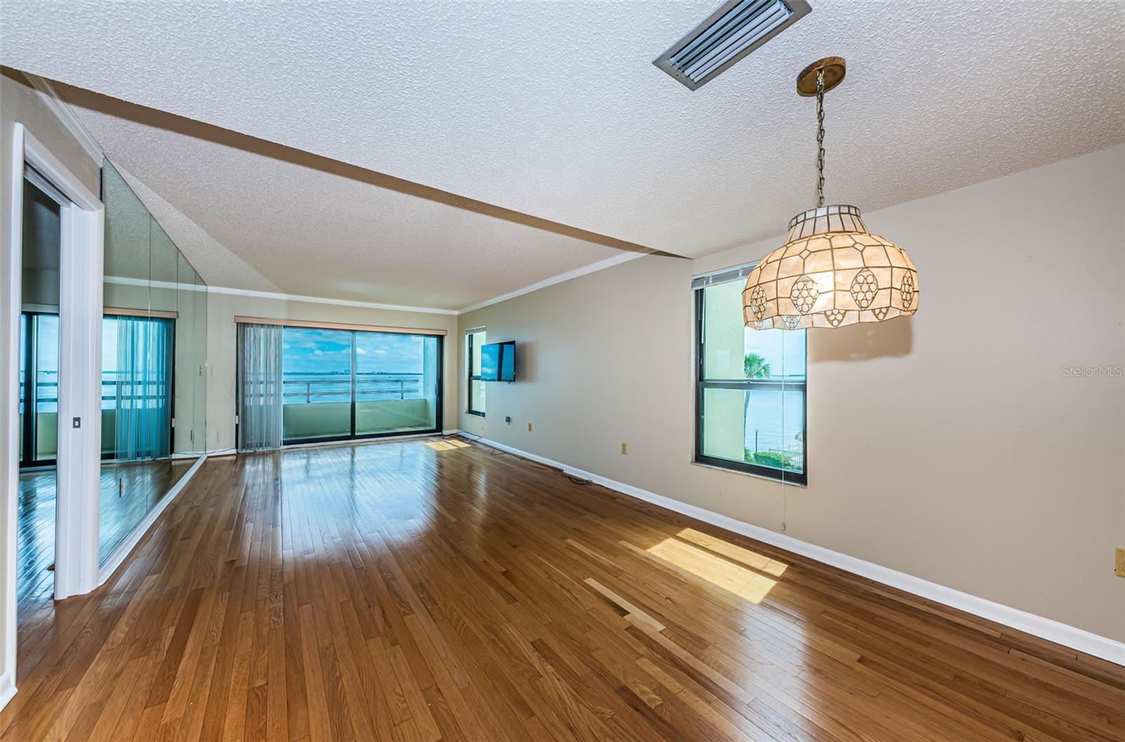 Image 19 of 94 For 103 1st Street E 208