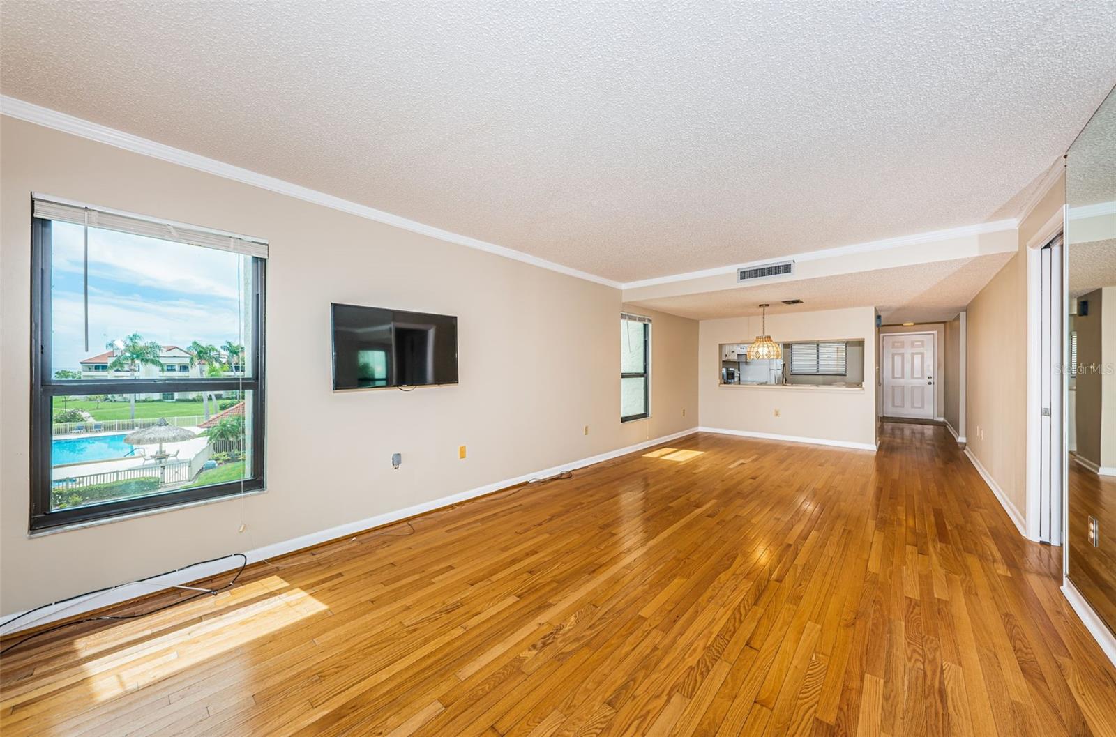 Image 24 of 94 For 103 1st Street E 208
